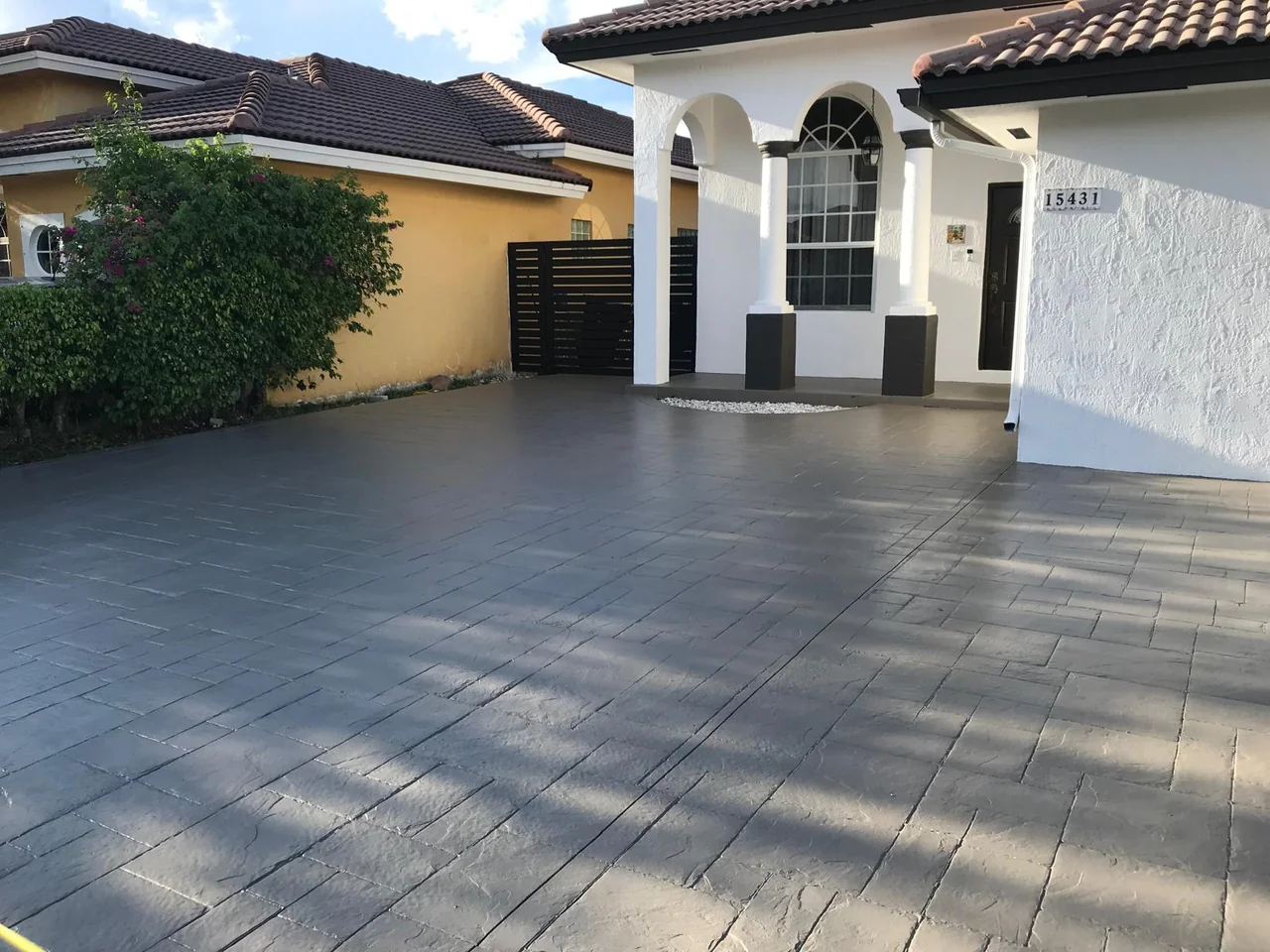 Driveway and entrance finish